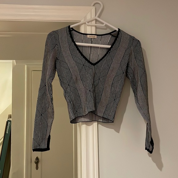 Cute long sleeve crop top - Picture 1 of 4